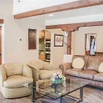 El Corazon De Santa Fe Three-Bedroom Holiday Home