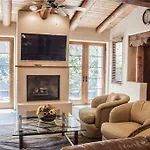 El Corazon De Santa Fe Three-Bedroom Holiday Home