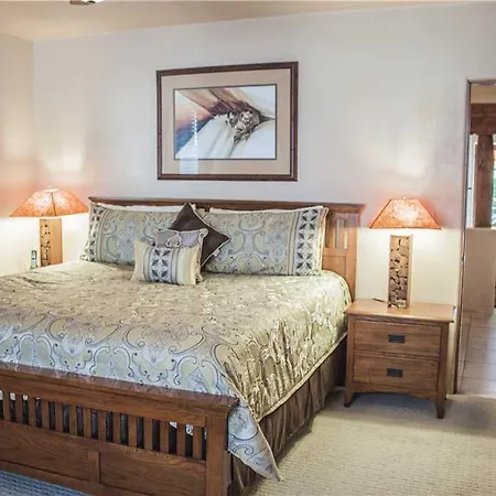 El Corazon De Santa Fe Three-Bedroom Holiday Home