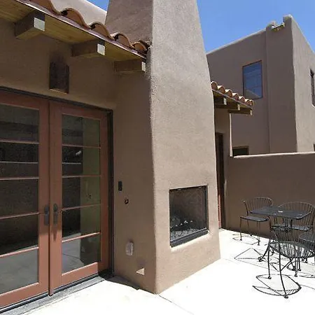 El Corazon De Santa Fe Three-Bedroom Holiday Home *